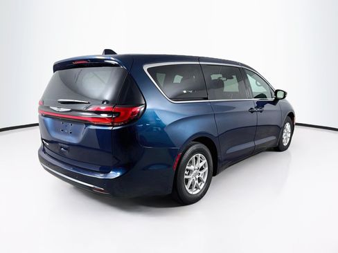 Used 2024 Chrysler Pacifica Touring FWD image 32