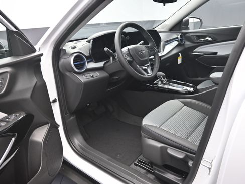 New 2026 Chevrolet Trax LT w/ Driver Confidence Package FWD image 9