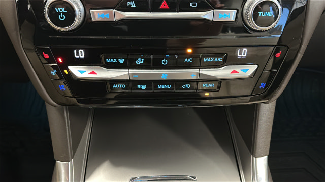 Used 2021 Ford Explorer Platinum w/ Equipment Group 601A AWD/4WD image 18