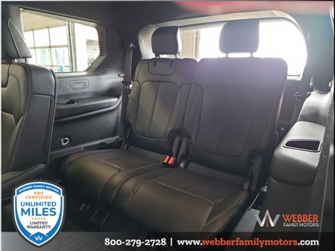 Used 2024 Jeep Grand Cherokee L Limited w/ Black Appearance Package AWD/4WD image 16