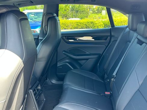 Used 2025 Porsche Macan Electric RWD image 29