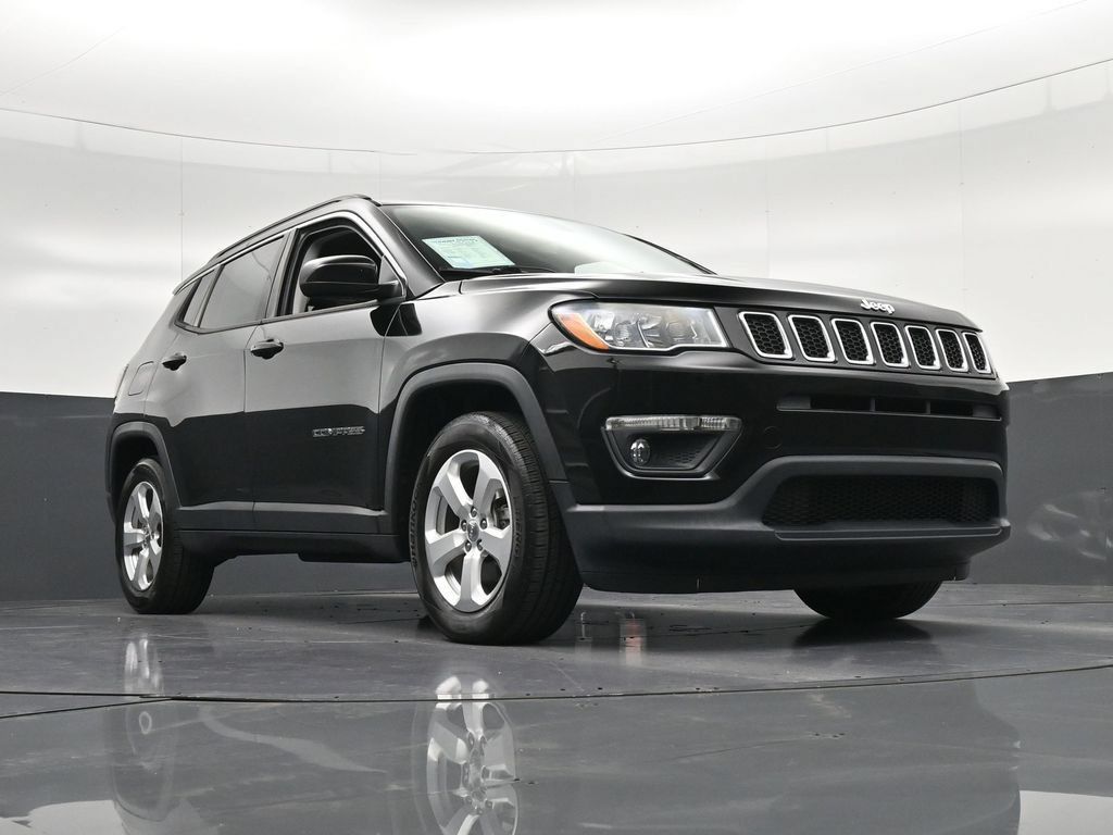 Used 2019 Jeep Compass Latitude FWD image 31