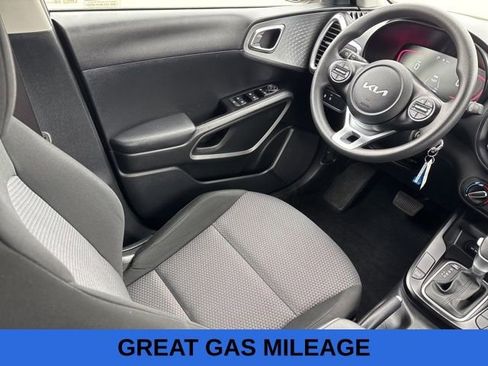 Used 2025 Kia Soul LX w/ LX Technology Package FWD image 14