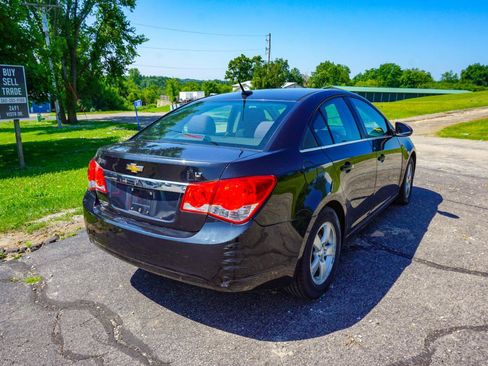 Used 2013 Chevrolet Cruze LT w/ Technology Package FWD image 2