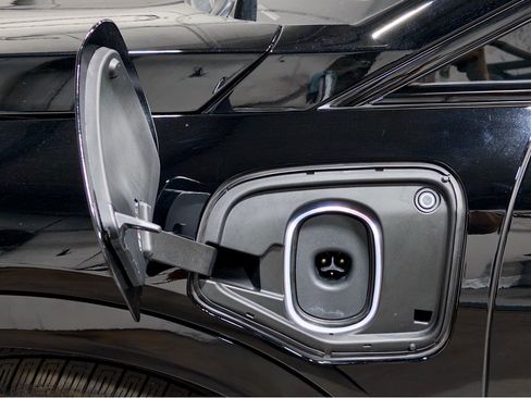 Used 2026 Cadillac Optiq Sport 1 w/ LPO, Floor Liner Package AWD/4WD image 5