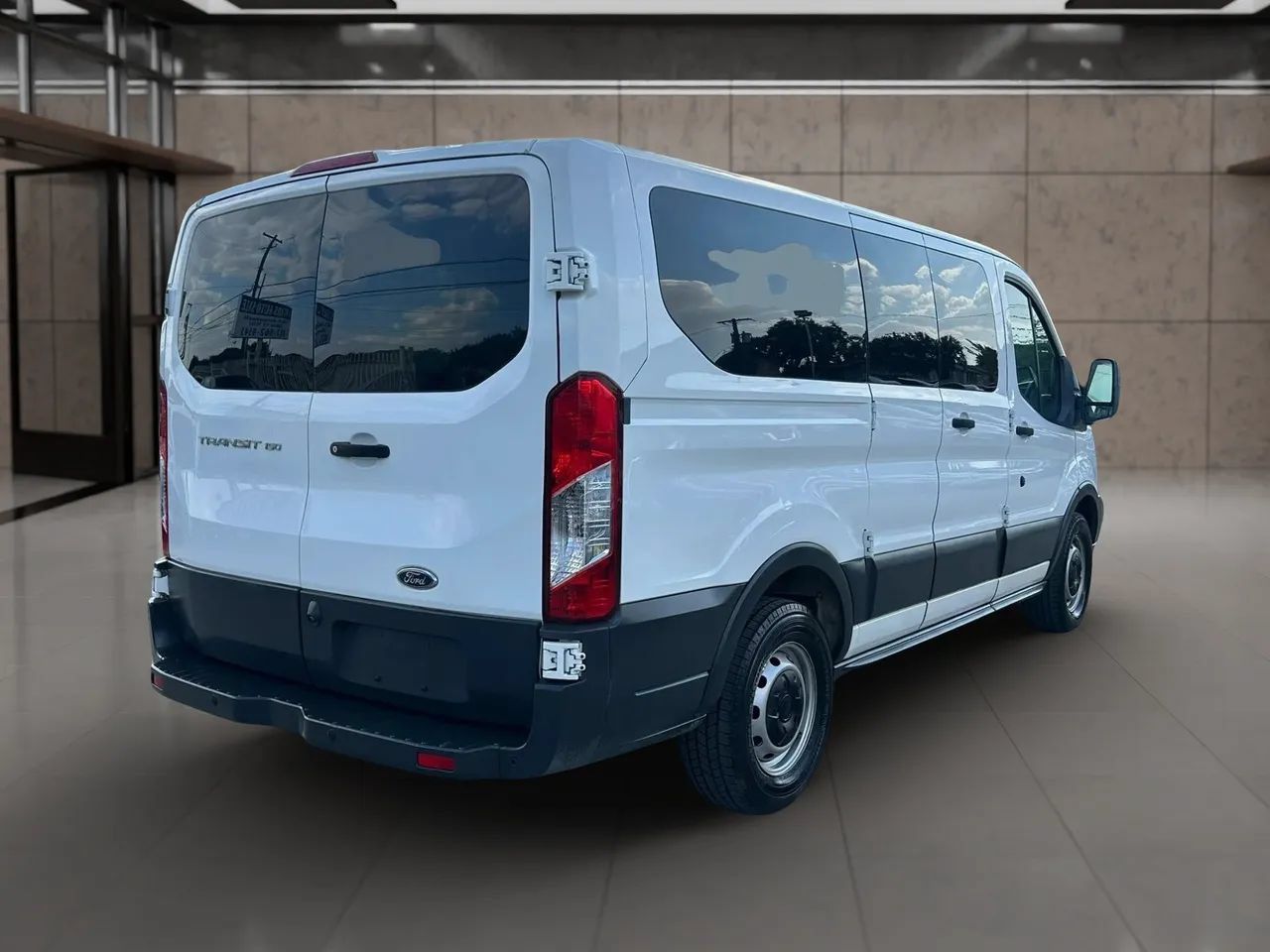 Used 2018 Ford Transit 150 XL RWD image 3