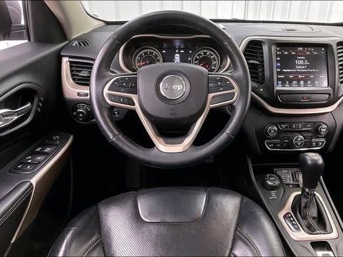 Used 2017 Jeep Cherokee Limited w/ Luxury Group image 5