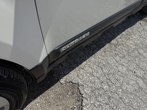 Used 2010 Subaru Outback 2.5i Premium image 13