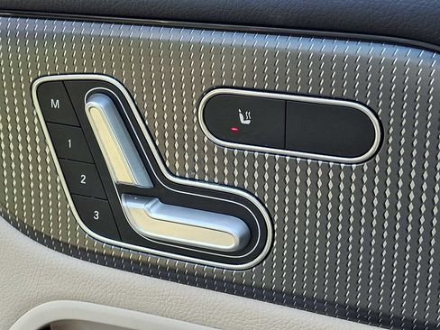 Used 2021 Mercedes-Benz GLB 250 4MATIC image 22