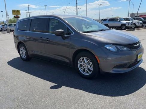 Used 2023 Chrysler Voyager LX FWD image 2