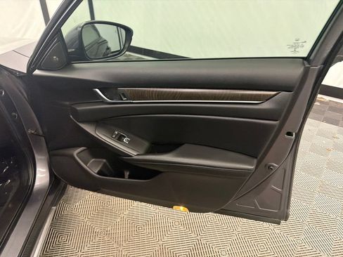 Used 2021 Honda Accord EX-L image 16