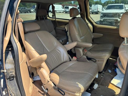 Used 2000 Chrysler Town & Country LXi FWD image 13