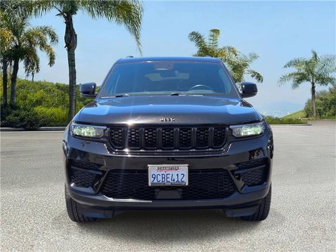 Certified 2022 Jeep Grand Cherokee Altitude AWD/4WD image 3