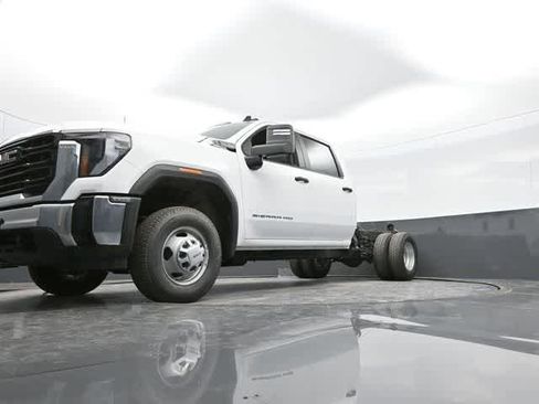 New 2025 GMC Sierra 3500 Pro w/ Convenience Package image 42