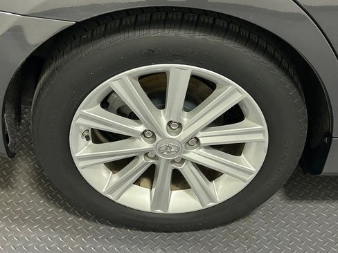 Used 2012 Toyota Camry Hybrid image 18