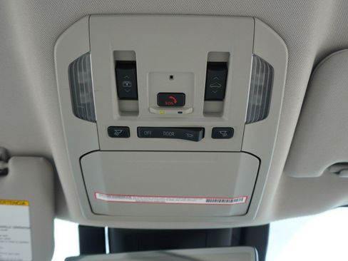 Used 2024 Toyota Highlander Platinum FWD image 26