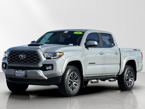 Used 2020 Toyota Tacoma TRD Sport w/ Technology Package image 8