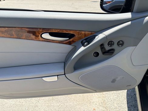 Used 2007 Mercedes-Benz SL 550 image 9