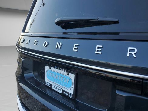 New 2025 Jeep Wagoneer L Series III w/ 8-pass Seating Package image 6