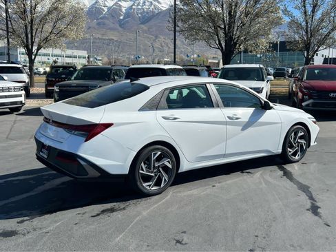 New 2026 Hyundai Elantra Limited FWD image 7