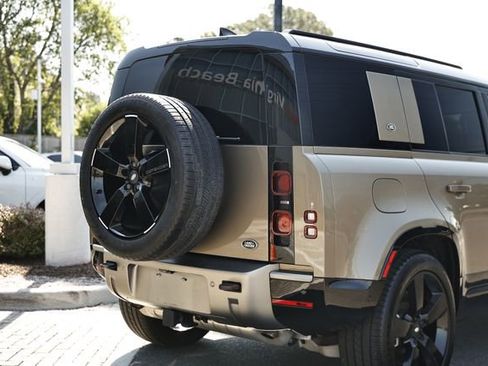 Used 2023 Land Rover Defender 110 X-Dynamic SE AWD/4WD image 9
