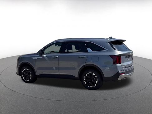 Used 2024 Kia Sorento S image 10