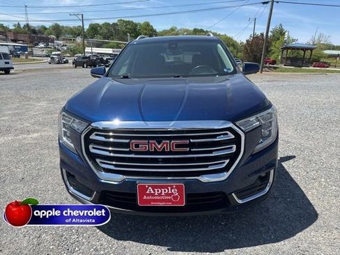 Used 2022 GMC Terrain SLT w/ Tech Package AWD/4WD image 2