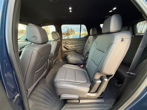 Used 2023 Chevrolet Traverse LT image 21