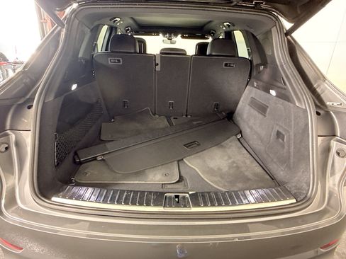 Used 2023 Porsche Cayenne AWD/4WD image 34