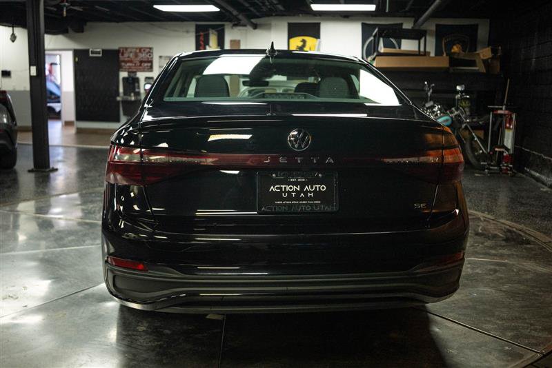 Used 2025 Volkswagen Jetta SE FWD image 6