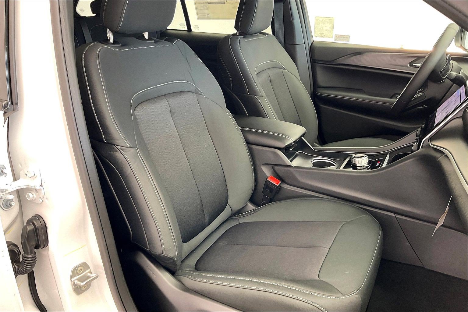 New 2027 Jeep Grand Cherokee Laredo X AWD/4WD image 9