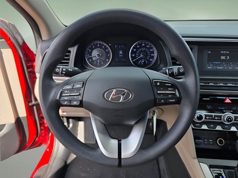 Used 2020 Hyundai Elantra SE FWD image 18