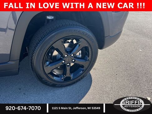 New 2025 Jeep Grand Cherokee Altitude image 13