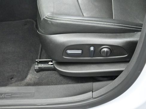 Used 2023 GMC Terrain SLT w/ Elevation Edition image 16