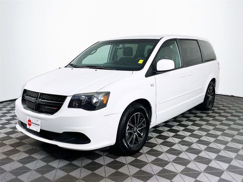 Used 2014 Dodge Grand Caravan SE image 3
