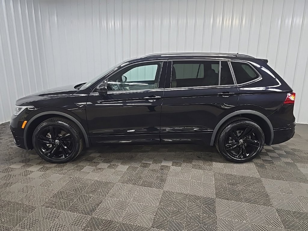 Used 2023 Volkswagen Tiguan SE R-Line AWD/4WD image 5