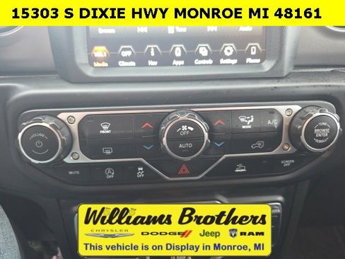 Certified 2023 Jeep Gladiator Sport image 19