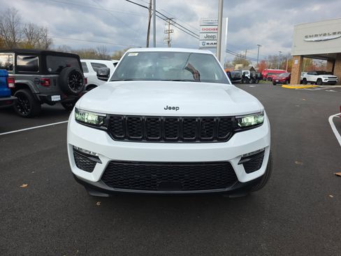 New 2025 Jeep Grand Cherokee Limited w/ Black Appearance Package image 17