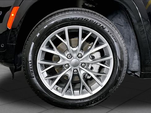 Used 2022 Jeep Grand Cherokee Summit AWD/4WD image 10