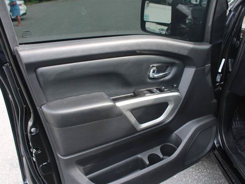 Used 2020 Nissan Titan SV w/ SV Convenience Package AWD/4WD image 12