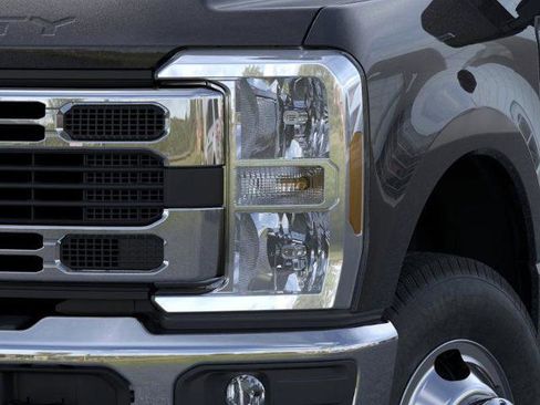New 2026 Ford F350 XL w/ XL Chrome Package AWD/4WD image 18