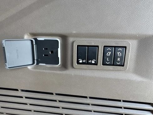 Used 2022 GMC Yukon Denali RWD image 14