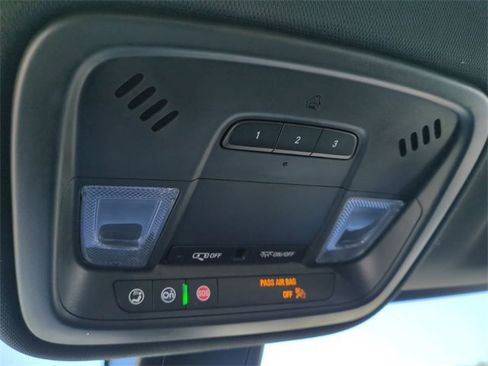 Certified 2023 Chevrolet Traverse LT image 24