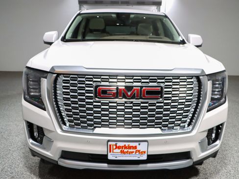 Used 2024 GMC Yukon Denali w/ Advanced Technology Package AWD/4WD image 4