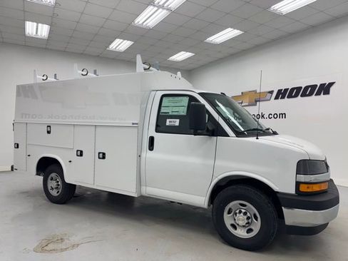 New 2026 Chevrolet Express 3500 w/ Power Convenience Package RWD image 3