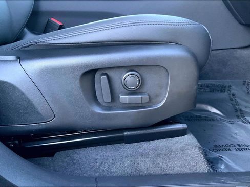 Used 2025 Land Rover Range Rover Velar S image 34