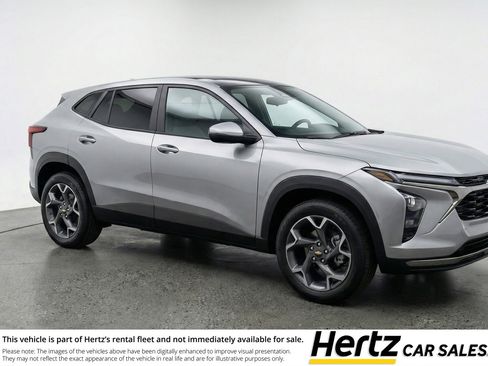 Used 2025 Chevrolet Trax LT image 1