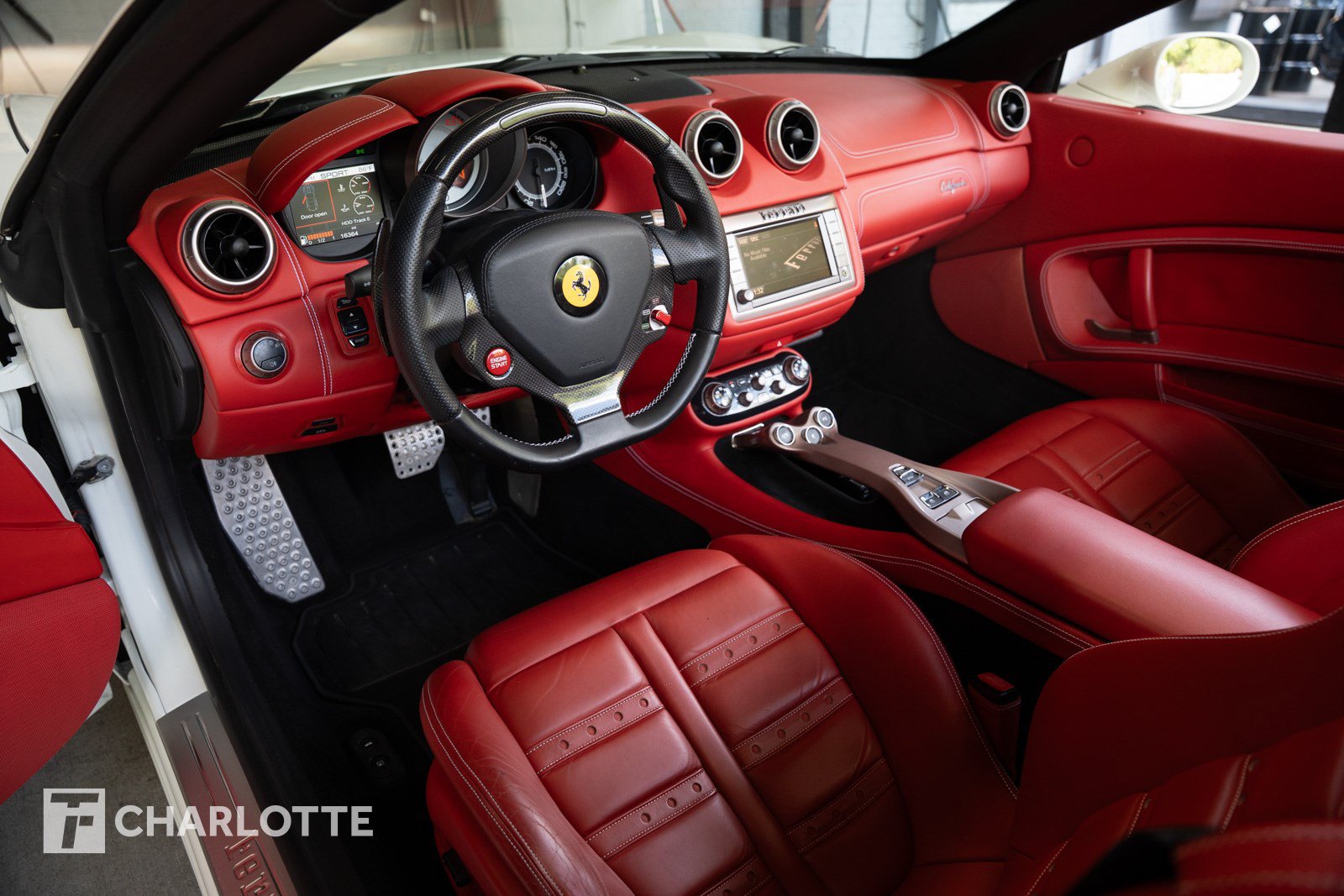 Used 2014 Ferrari California RWD image 23