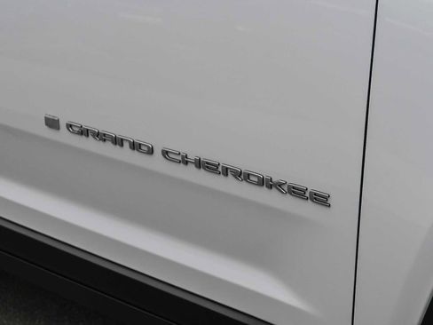 New 2025 Jeep Grand Cherokee L Laredo image 10