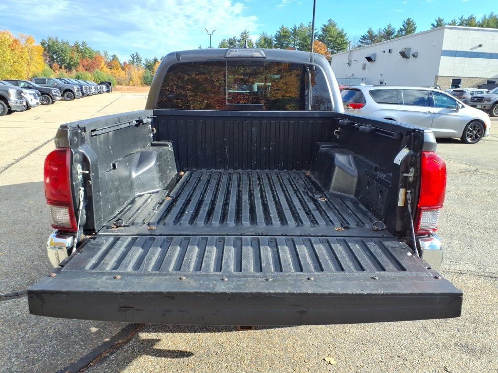 Used 2019 Toyota Tacoma SR5 AWD/4WD image 11